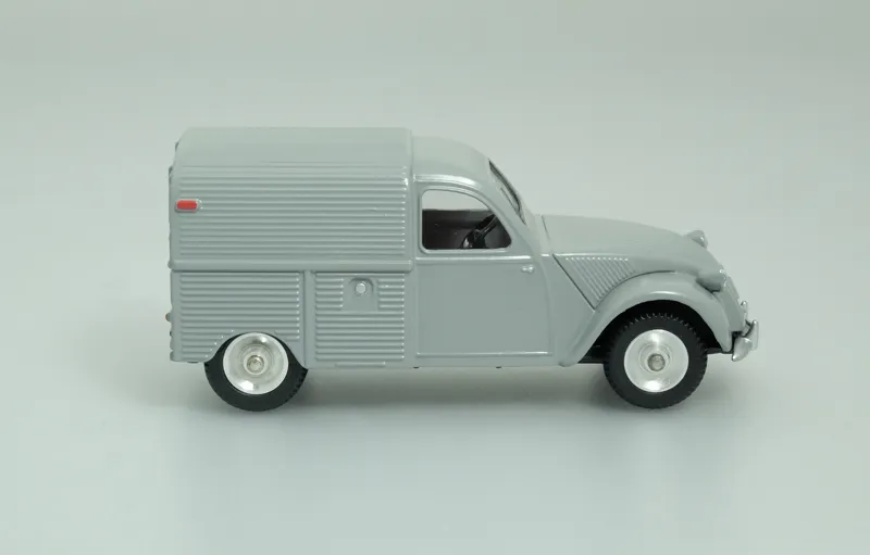 voitures-miniatures-minialuxe-Citroën-2CV-Camionnette-2-portes-gris-7.webp