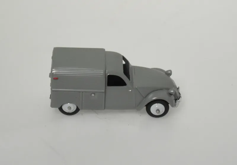voitures-miniatures-minialuxe-Citroën-2CV-Camionnette-1-porte-gris-6.webp