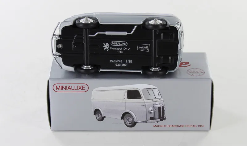voitures-miniatures-minialuxe-Peugeot-D4-A-gris-3.webp