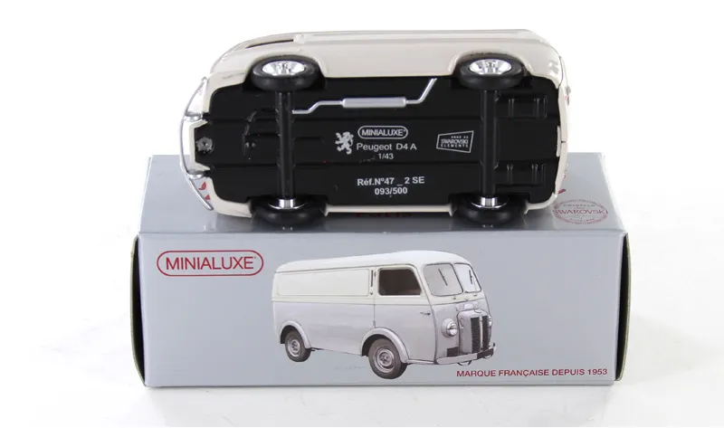 voitures-miniatures-minialuxe-Peugeot-D4-A-beige-3.webp