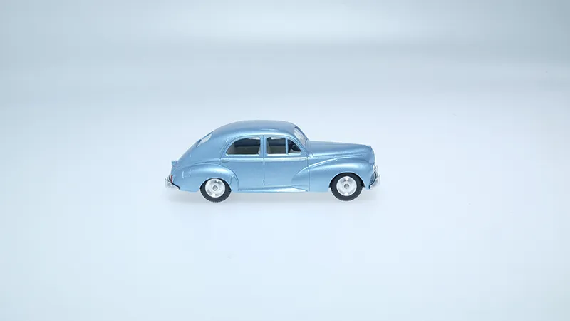 voitures-miniatures-minialuxe-Peugeot-203-bleu-metal-4.webp