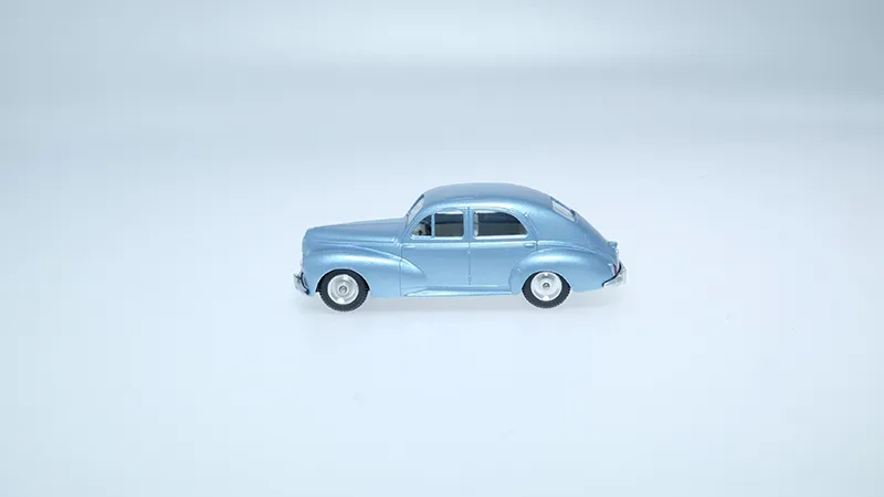 voitures-miniatures-minialuxe-Peugeot-203-bleu-metal-5.webp