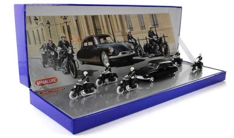 1:43 CORTEGE PRESIDENTIEL AVEC MOTARDS + DS