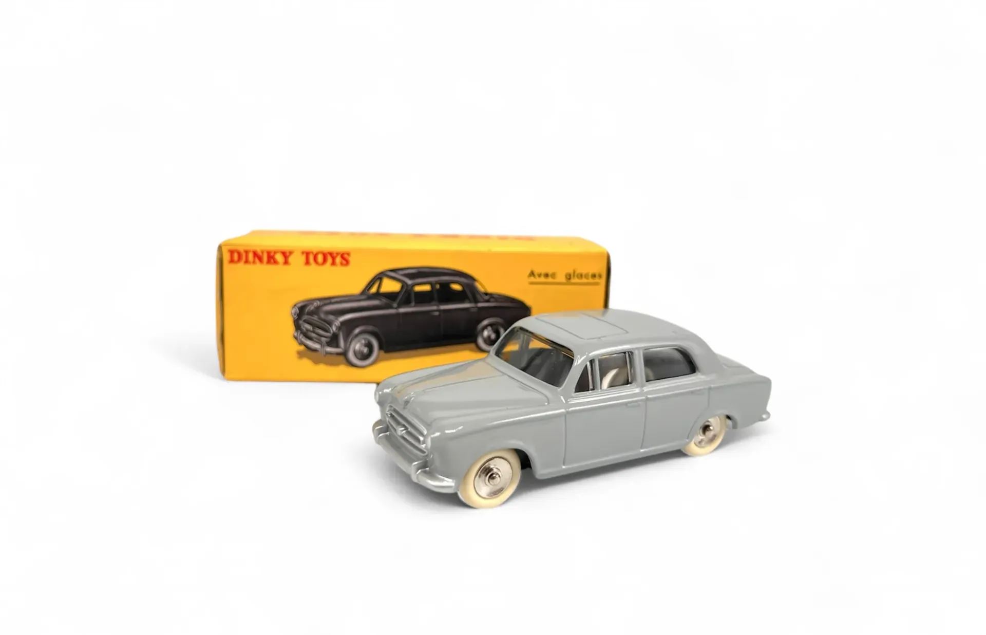 1:43 PEUGEOT 403 BERLINE