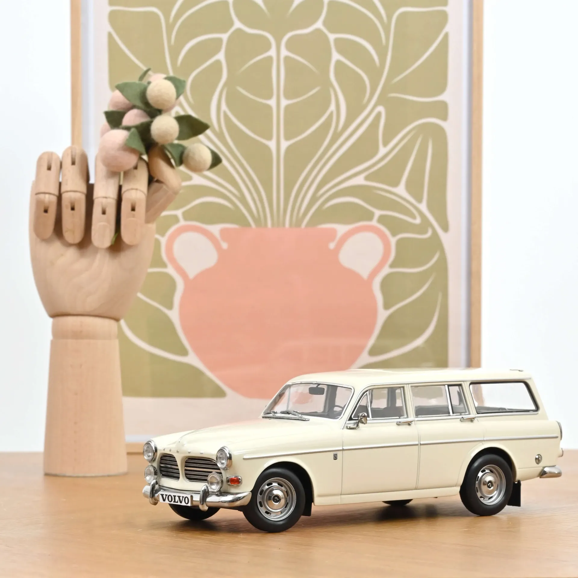 [188750] 1:18 Volvo Amazon Break 1968 Blanc perle