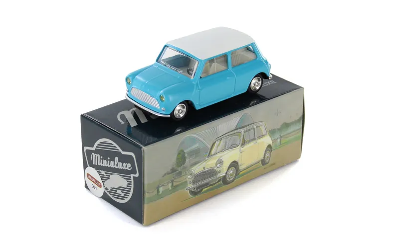 1:43 MORRIS MINOR BABY BLEU